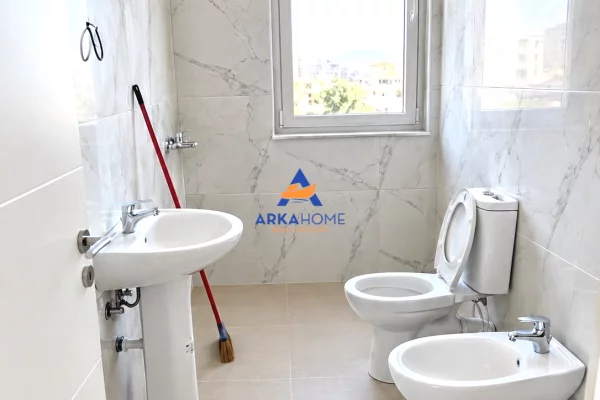 Shtepi me qera Apartament ne Tirane, 1+1, Mobilimi Pjeserisht e mobiluar, Pagesa 327  Euro.