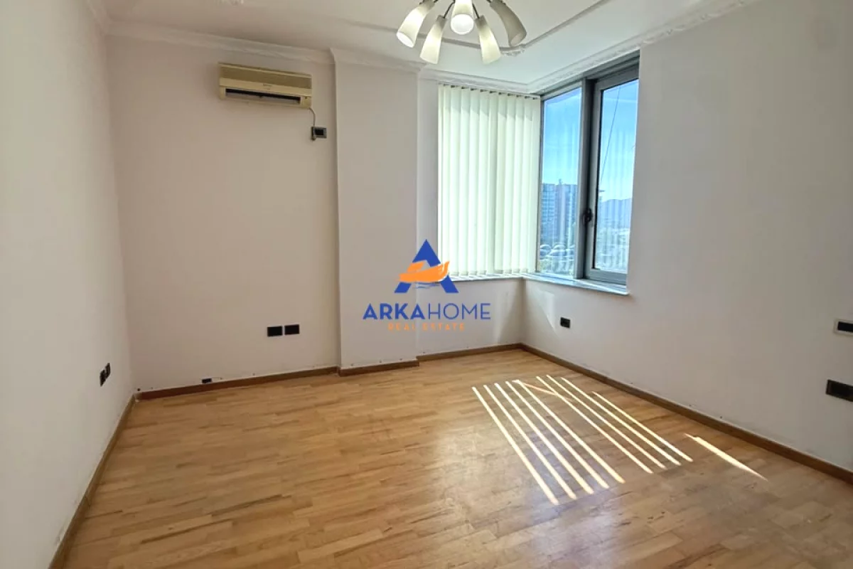 Shtepi ne shitje Apartament ne Tirane, 2+1, Mobilimi Bosh, pa mobiluar, Pagesa 432,000  Euro.