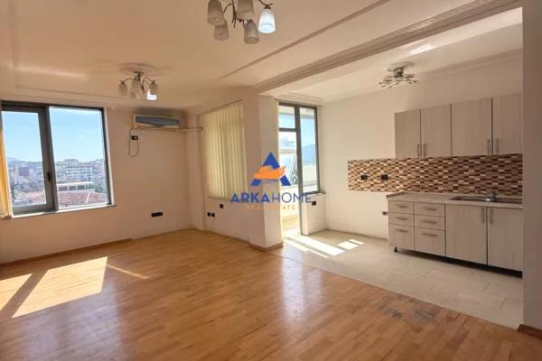 Shtepi ne shitje Apartament ne Tirane, 2+1, Mobilimi Bosh, pa mobiluar, Pagesa 432,000  Euro.