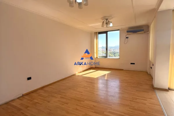Shtepi ne shitje Apartament ne Tirane, 2+1, Mobilimi Bosh, pa mobiluar, Pagesa 432,000  Euro.
