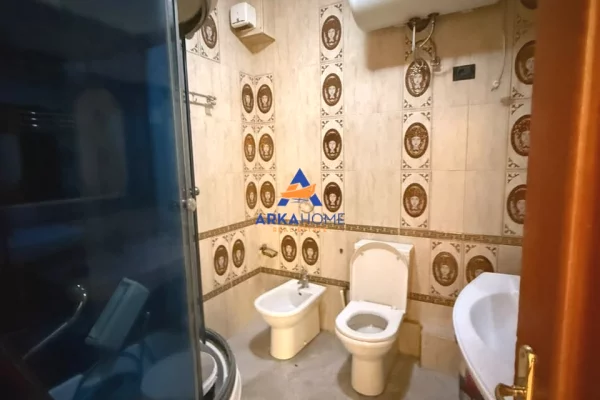 Shtepi ne shitje Apartament ne Tirane, 2+1, Mobilimi Bosh, pa mobiluar, Pagesa 432,000  Euro.