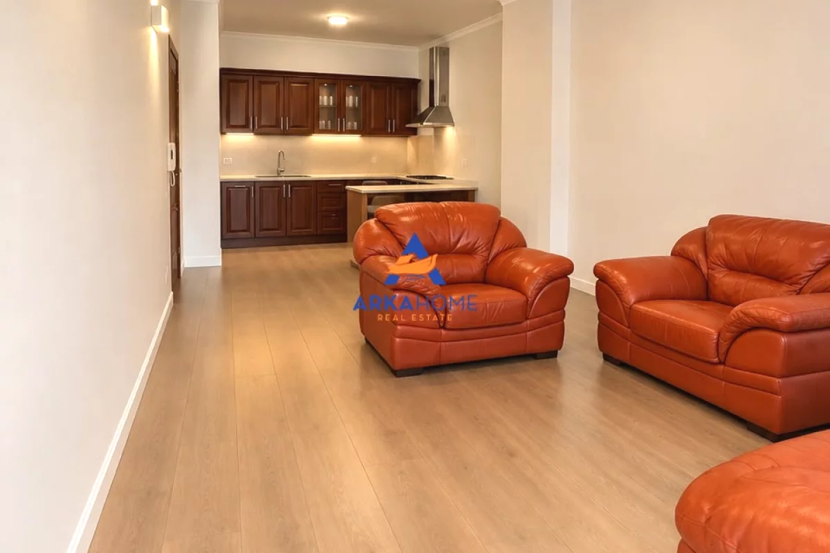 Shtepi ne shitje Apartament ne Tirane, 1+1, Mobilimi E mobiluar, Pagesa 192,000  Euro.