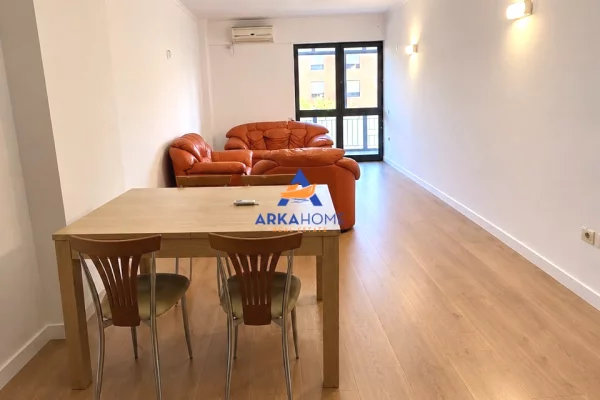 Shtepi ne shitje Apartament ne Tirane, 1+1, Mobilimi E mobiluar, Pagesa 192,000  Euro.