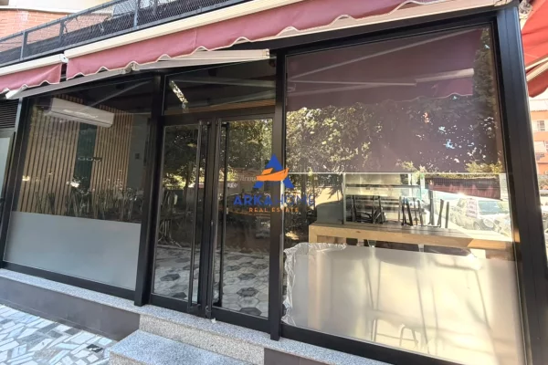 JEPET ME QERA AMBIENT BIZNESI 50 M2 "PRANË KRISTAL CENTER" 90.000 LEKE