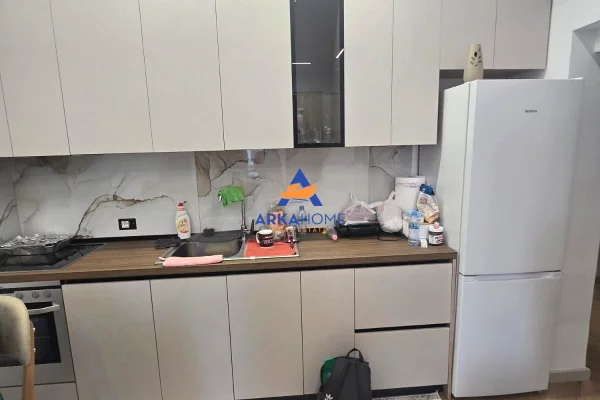 Shtepi me qera Apartament ne Tirane, 2+1, Mobilimi E mobiluar, Pagesa 818  Euro.