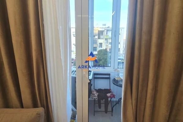 Shtepi me qera Apartament ne Tirane, 2+1, Mobilimi E mobiluar, Pagesa 818  Euro.