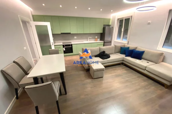 Shtepi ne shitje Apartament ne Tirane, 2+1, Mobilimi E mobiluar, Pagesa 264,999  Euro.