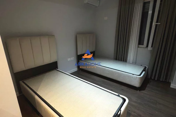 Shtepi ne shitje Apartament ne Tirane, 2+1, Mobilimi E mobiluar, Pagesa 264,999  Euro.