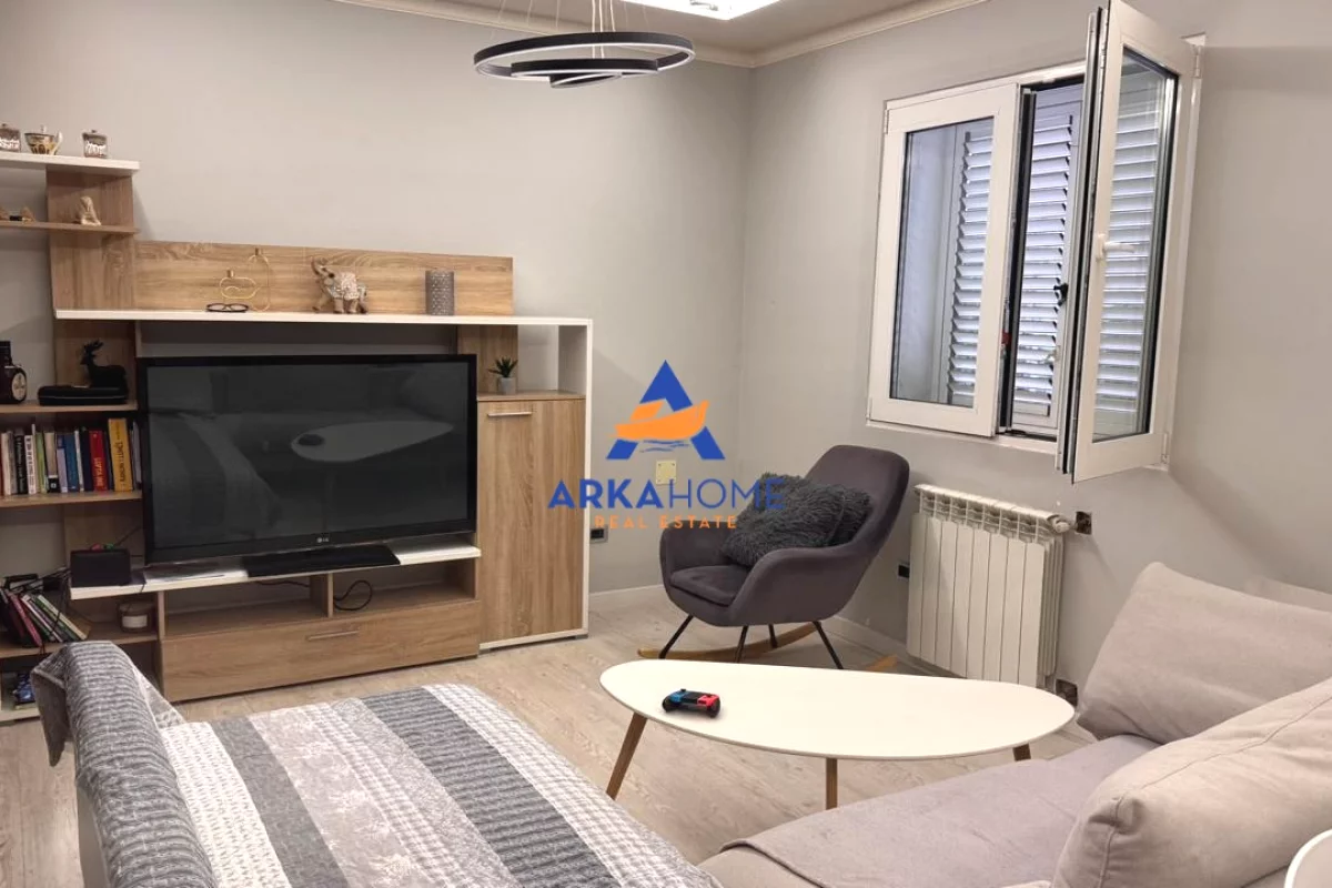 Shtepi me qera Apartament ne Tirane, 2+1, Mobilimi E mobiluar, Pagesa 600  Euro.