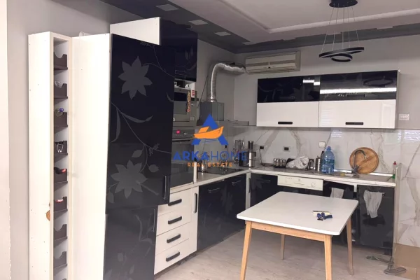 Shtepi me qera Apartament ne Tirane, 2+1, Mobilimi E mobiluar, Pagesa 600  Euro.
