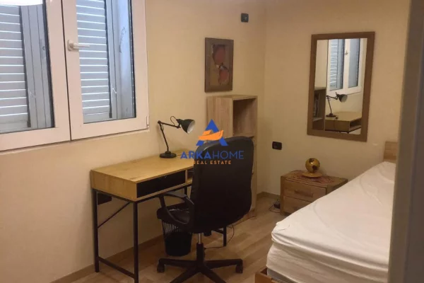 Shtepi me qera Apartament ne Tirane, 2+1, Mobilimi E mobiluar, Pagesa 600  Euro.