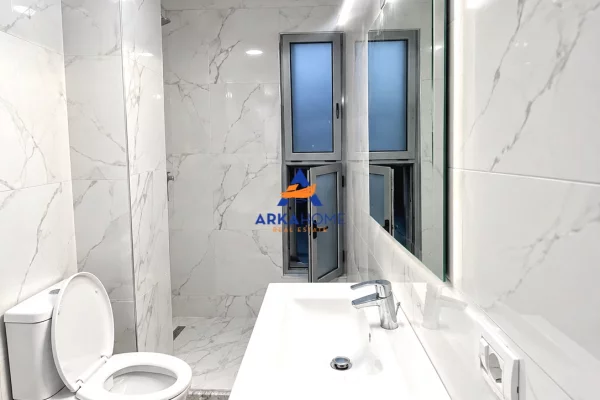 Shtepi me qera Apartament ne Tirane, 2+1, Mobilimi E mobiluar, Pagesa 700  Euro.