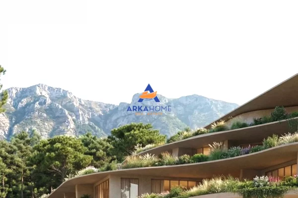 Shtepi ne shitje Apartament ne Vlore, 7+1, Mobilimi Bosh, pa mobiluar, Pagesa 11  Euro.