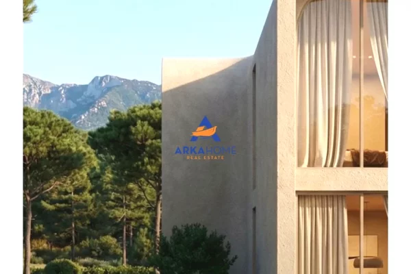 Shtepi ne shitje Apartament ne Vlore, 7+1, Mobilimi Bosh, pa mobiluar, Pagesa 11  Euro.