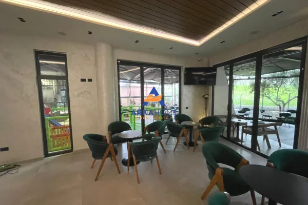 SHITET AMBIENT BIZNESI+VERANDE 260 M2 "RRUGA NDRE MJEDA,ISH-PARKU I AUTOBUZAVE" 800.000 EURO