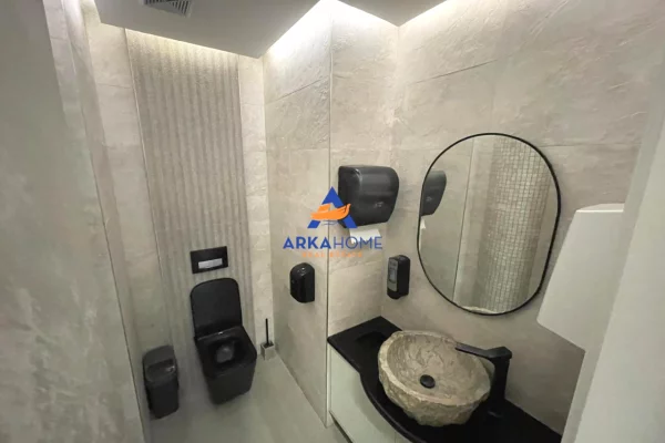 SHITET AMBIENT BIZNESI+VERANDE 260 M2 "RRUGA NDRE MJEDA,ISH-PARKU I AUTOBUZAVE" 800.000 EURO