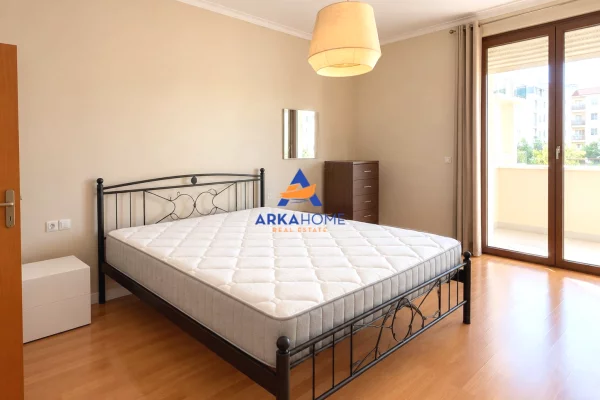 Shtepi ne shitje Apartament ne Tirane, 3+1, Mobilimi E mobiluar, Pagesa 340,000  Euro.