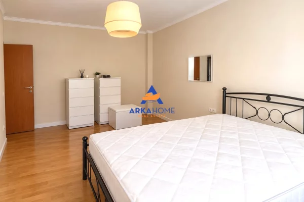 Shtepi ne shitje Apartament ne Tirane, 3+1, Mobilimi E mobiluar, Pagesa 340,000  Euro.