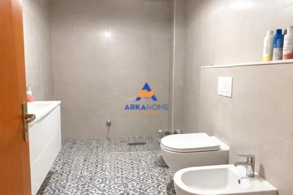 Shtepi ne shitje Apartament ne Tirane, 3+1, Mobilimi E mobiluar, Pagesa 340,000  Euro.