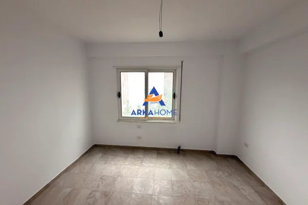 Shtepi ne shitje Apartament ne Tirane, 2+1, Mobilimi Bosh, pa mobiluar, Pagesa 147,702  Euro.