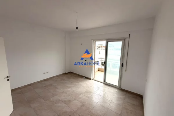Shtepi ne shitje Apartament ne Tirane, 2+1, Mobilimi Bosh, pa mobiluar, Pagesa 147,702  Euro.