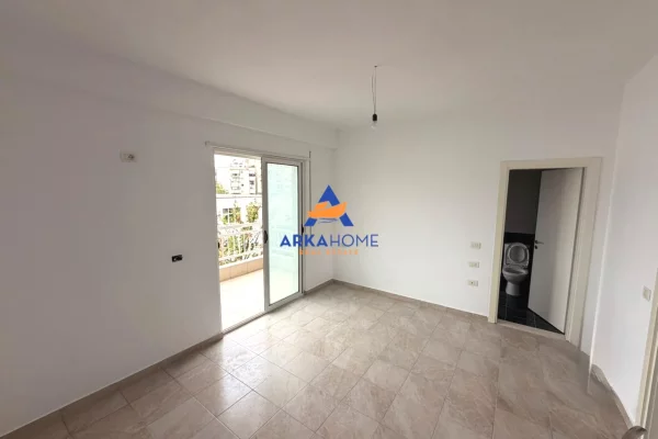 Shtepi ne shitje Apartament ne Tirane, 2+1, Mobilimi Bosh, pa mobiluar, Pagesa 147,702  Euro.