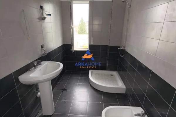 Shtepi ne shitje Apartament ne Tirane, 2+1, Mobilimi Bosh, pa mobiluar, Pagesa 147,702  Euro.