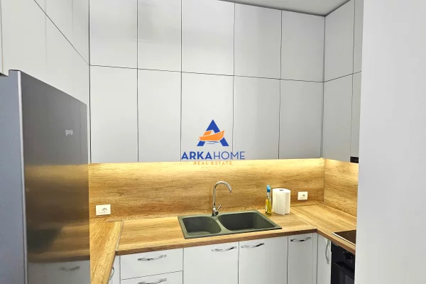 Shtepi me qera Apartament ne Tirane, 2+1, Mobilimi E mobiluar, Pagesa 711  Euro.