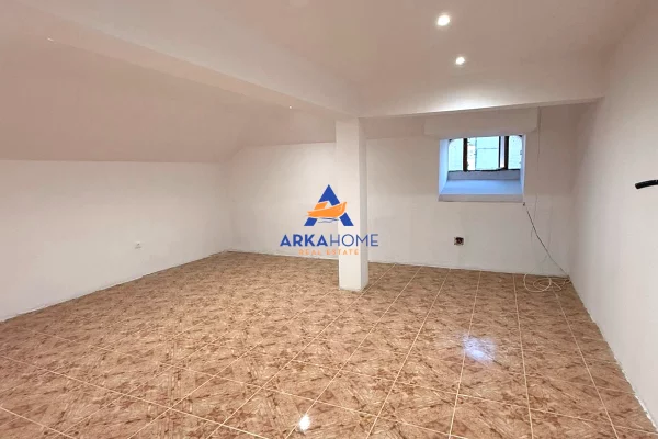 Shtepi me qera Vila Luksoze ne Tirane, 7+1, Mobilimi Bosh, pa mobiluar, Pagesa 2,188  Euro.