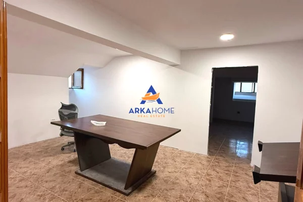 Shtepi me qera Vila Luksoze ne Tirane, 7+1, Mobilimi Bosh, pa mobiluar, Pagesa 2,188  Euro.
