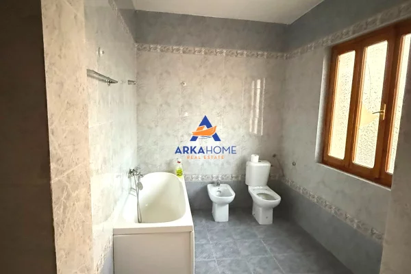 Shtepi me qera Vila Luksoze ne Tirane, 7+1, Mobilimi Bosh, pa mobiluar, Pagesa 2,188  Euro.