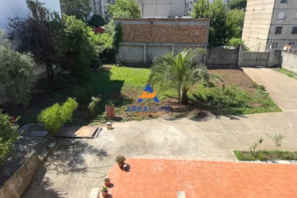 Shtepi me qera Vila Luksoze ne Tirane, 7+1, Mobilimi Bosh, pa mobiluar, Pagesa 2,188  Euro.