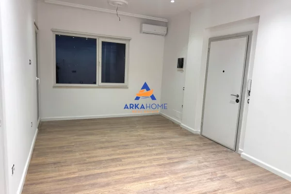 Shtepi me qera Apartament ne Tirane, 1+1, Mobilimi Pjeserisht e mobiluar, Pagesa 437  Euro.