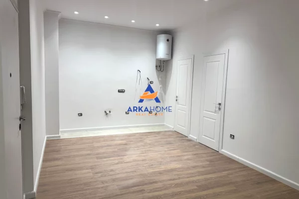 Shtepi me qera Apartament ne Tirane, 1+1, Mobilimi Pjeserisht e mobiluar, Pagesa 437  Euro.