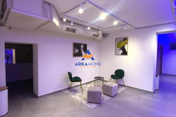 JEPET AMBIENT BIZNESI 130 M2 ME QERA "VASIL SHANTO,PRANE KRYQEZIMIT" 1500 EURO