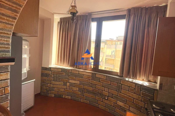Shtepi me qera Apartament ne Tirane, 3+1, Mobilimi E mobiluar, Pagesa 875  Euro.
