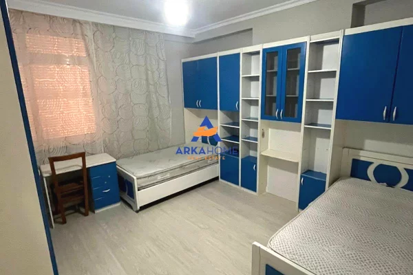 Shtepi me qera Apartament ne Tirane, 3+1, Mobilimi E mobiluar, Pagesa 875  Euro.