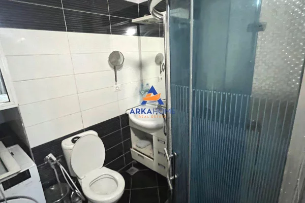 Shtepi me qera Apartament ne Tirane, 3+1, Mobilimi E mobiluar, Pagesa 875  Euro.