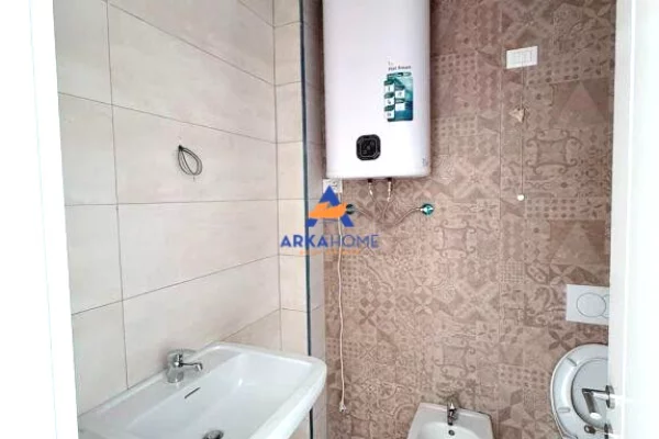 Shtepi me qera Apartament ne Tirane, 2+1, Mobilimi Bosh, pa mobiluar, Pagesa 1,650  Euro.