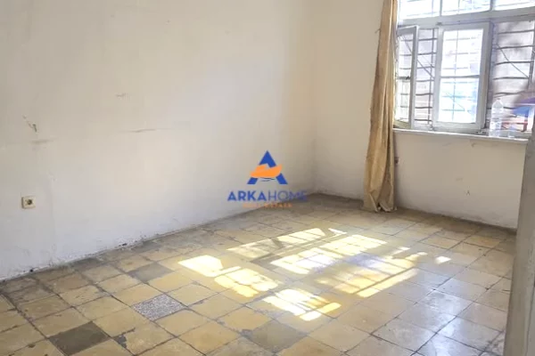 Shtepi ne shitje Apartament ne Tirane, 2+1, Mobilimi Bosh, pa mobiluar, Pagesa 145,514  Euro.
