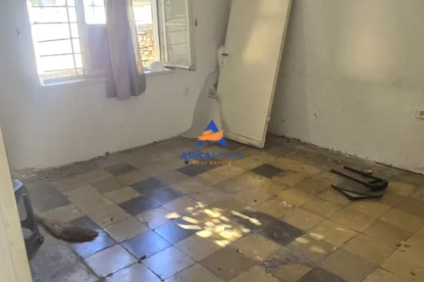 Shtepi ne shitje Apartament ne Tirane, 2+1, Mobilimi Bosh, pa mobiluar, Pagesa 145,514  Euro.