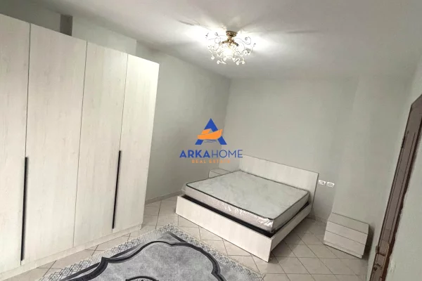 Shtepi me qera Apartament ne Tirane, 1+1, Mobilimi E mobiluar, Pagesa 492  Euro.