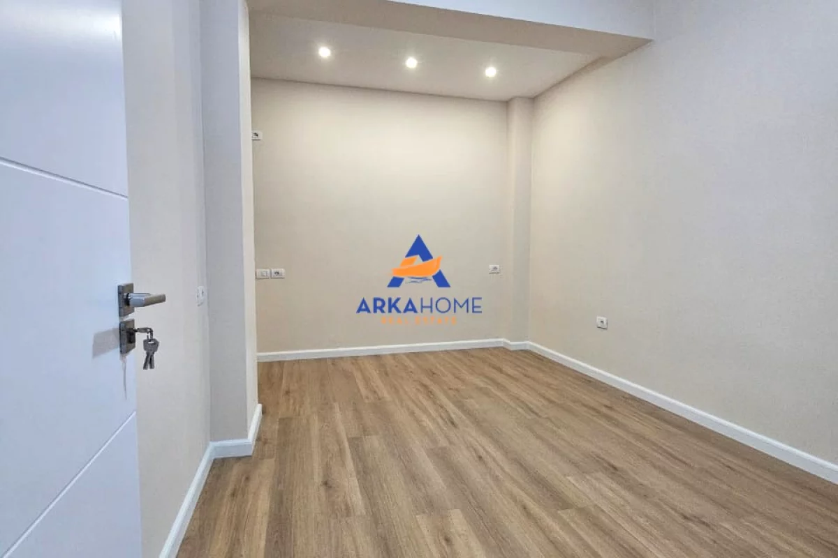 Shtepi ne shitje Apartament ne Tirane, 1+1, Mobilimi Bosh, pa mobiluar, Pagesa 163,000  Euro.