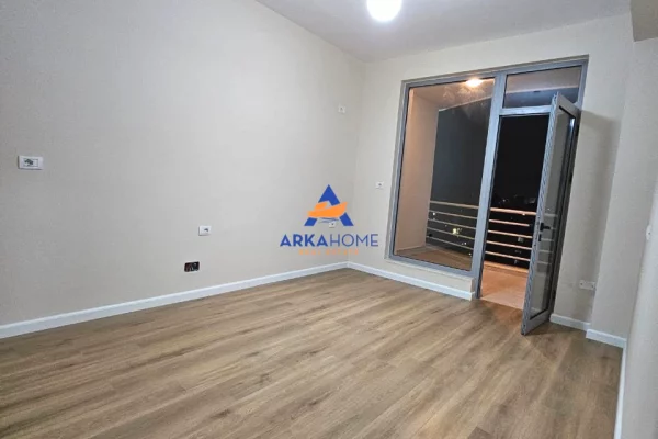 Shtepi ne shitje Apartament ne Tirane, 1+1, Mobilimi Bosh, pa mobiluar, Pagesa 163,000  Euro.