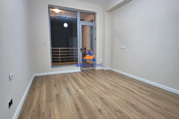 Shtepi ne shitje Apartament ne Tirane, 1+1, Mobilimi Bosh, pa mobiluar, Pagesa 163,000  Euro.