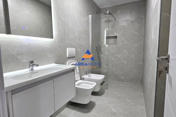 Shtepi ne shitje Apartament ne Tirane, 1+1, Mobilimi Bosh, pa mobiluar, Pagesa 163,000  Euro.
