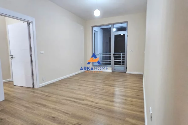 Shtepi ne shitje Apartament ne Tirane, 1+1, Mobilimi Bosh, pa mobiluar, Pagesa 170,000  Euro.