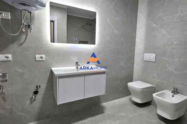 Shtepi ne shitje Apartament ne Tirane, 1+1, Mobilimi Bosh, pa mobiluar, Pagesa 170,000  Euro.