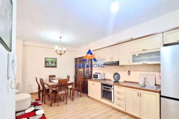 Shtepi me qera Apartament ne Tirane, 2+1, Mobilimi E mobiluar, Pagesa 820  Euro.