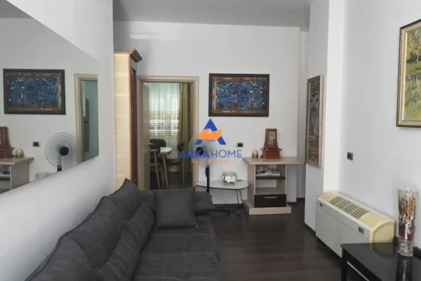 Shtepi ne shitje Vila Luksoze ne Tirane, 4+1, Mobilimi E mobiluar, Pagesa 560,000  Euro.